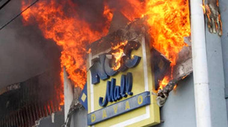 Fire hits Philippine mall