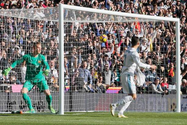 Lionel Messi surpasses Gerd Muller; Barcelona throw water on Real Madrid's title challenge with 3-0 win
