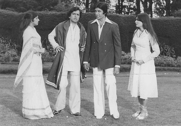 Hema Malini, Shashi Kapoor, Amitabh Bachchan Parveen Babi Do Aur Do Panch