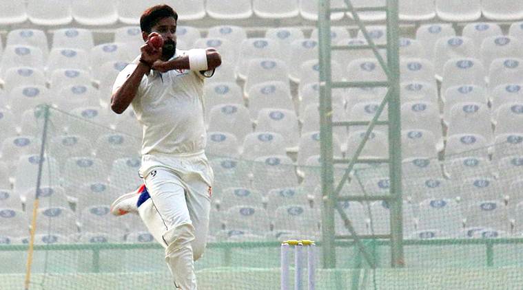 Vinay kumar bowls in ranji trophy game