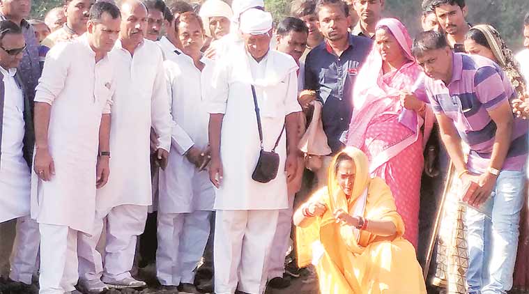 Digvijaya Singh, Digvijaya Lasangaon trip, Congress, Rahul Gandhi, Digvijaya Singh yatra, indian express
