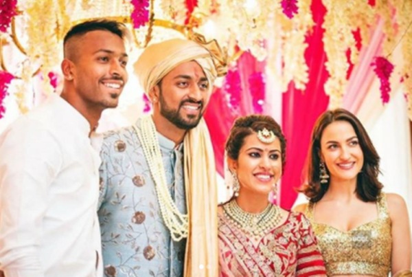 Elli AvrRam Hardik Pandya dating photos
