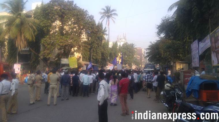 Day after Koregaon-Bhima clashes, Dalits protest in Mumbai