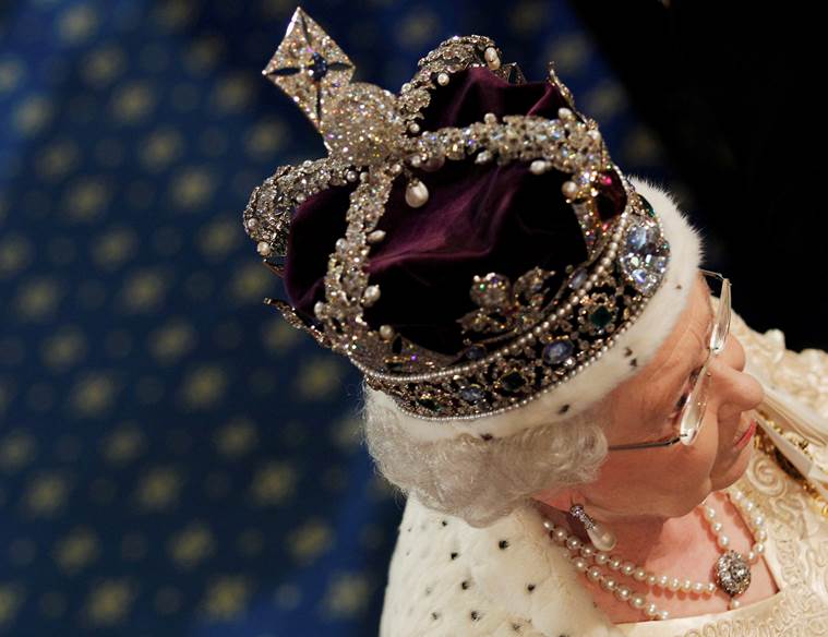 queen elizabeth crown, england queen, royal crown, corronation jewels, britain queen, imperial state crown, westminster abbey, world news, uk news, queen elizabeth 2 interview, indian express