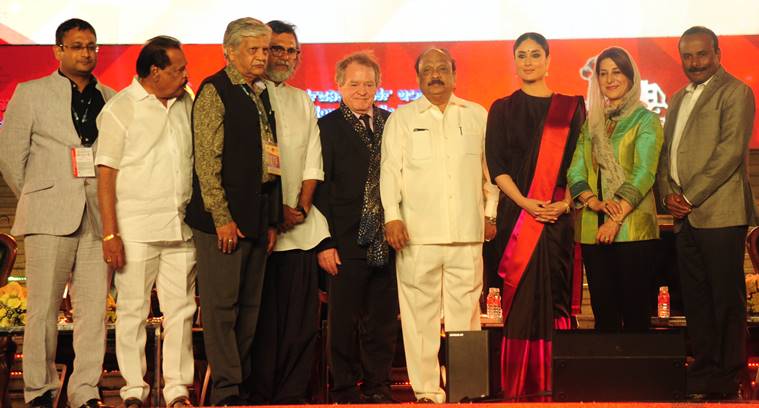 Kareena Kapoor, Kareena Kapoor Khan, Kareena Kapoor black Raw Mango sari