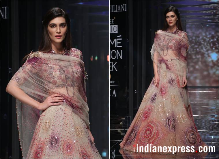 kriti sanon, Tarun Tahiliani, kriti sanon tarun tahiliani, lfw 2018, lakme fashion week, lfw 2018 bollywood stars, kriti sanon lfw 2018, lfw 2018 s/r, fashion news, lifestyle news, indian express