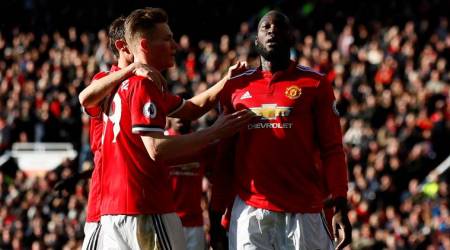 Romelu Lukaku scores, sets up winner as Manchester United beat Chelsea 2-1