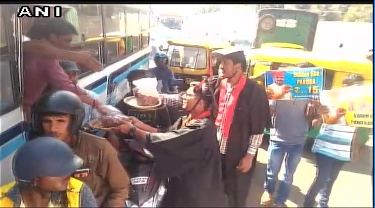 pakoda protest, students sell pakoda, bengaluru, pm modi, employment, job creation, modi bengalore rally, indian express