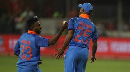 Hardik Pandya avoids collision with Shikhar Dhawan to take one-handed catch; watch video
