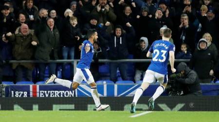Theo Walcott’s double leads Everton to 2-1 win over Leicester City