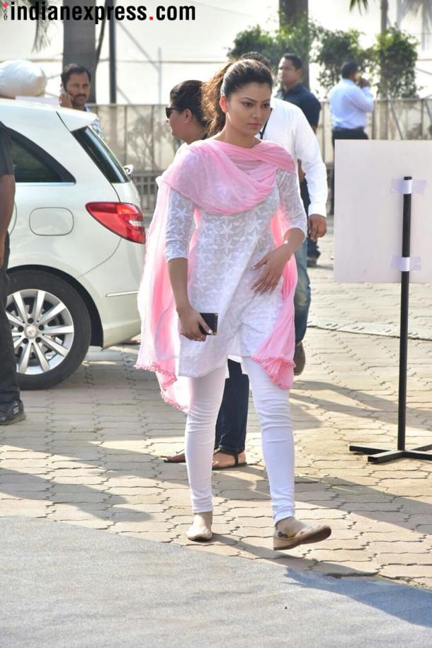urvashi rautela,sridevi funeral, sridevi funeral photos, sridevi funeral images