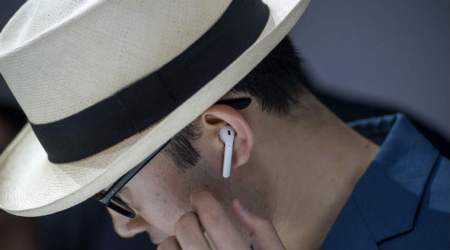 Apple planning to launch high-end headphones by end of 2018