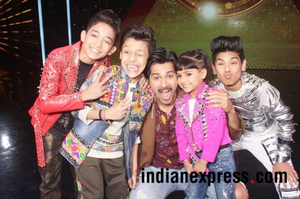 varun dhawan with finalists of super dancer 2