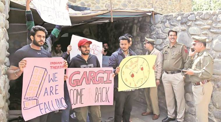 Panjab University Students Protest, Panjab University Indian theatre Students Protesting, PU Indian Theatre Students, Indian Theatre Students Protesting, PU Students, Chandigarh News, Latest Chandigarh News, Indian Express, Indian Express News