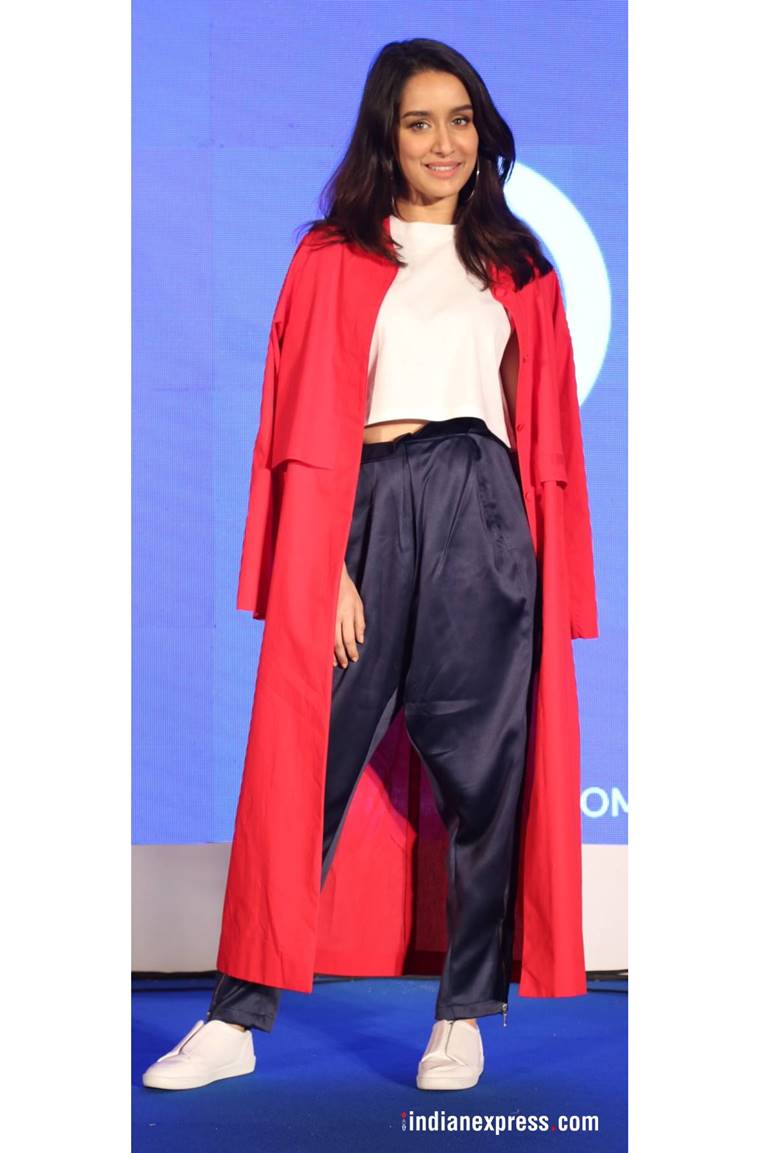 Disha Patani, Disha Patani latest photos, Disha Patani fashion, Disha Patani joggers, Disha Patani one-shouldered top, indian express, indian express news