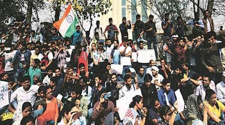 SSC paper leak: On 5th day of protest, parties offer support, JLN station shut