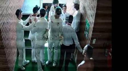 David Warner handed three demerit points, Quinton de Kock to contest charge by ICC