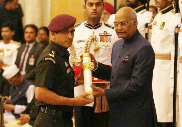 MS Dhoni with President Ram Nath Kovind.