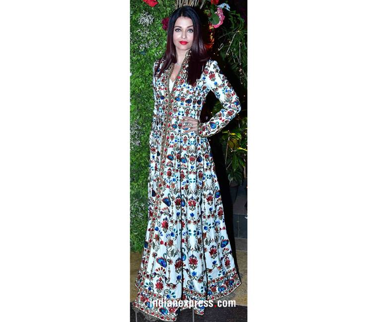 Aishwarya Rai Bachchan, Aishwarya Rai Bachchan latest photos, Aishwarya Rai Bachchan fashion, Sonam Kapoor, Sonam Kapoor fashion, Sara Ali Khan, Sara Ali Khan fashion, sandeep khosla niece wedding, indian express, indian express news
