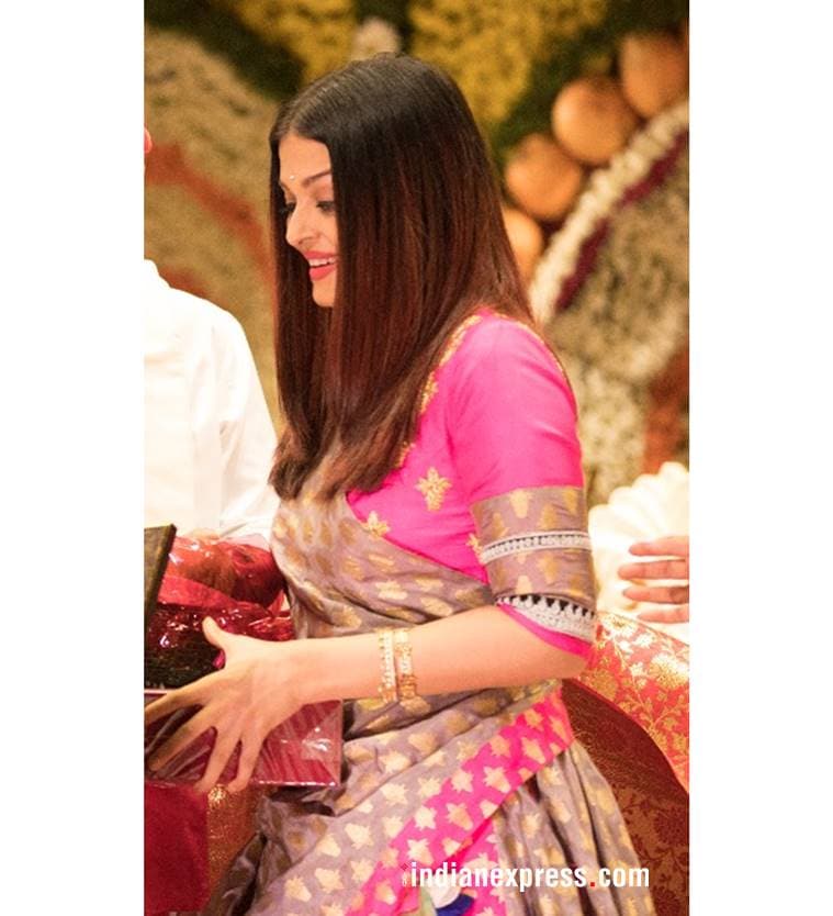 Aishwarya Rai Bachchan, Kareena Kapoor Khan, Kareena Kapoor Khan fashion, Aishwarya Rai Bachchan fashion, Kareena Kapoor Khan style, Aishwarya Rai Bachchan style, Kareena Kapoor Khan latest news, Aishwarya Rai Bachchan latest news, Kareena Kapoor Khan latest photos, Aishwarya Rai Bachchan latest photos, celeb fashion, bollywood fashion, indian express, indian express news