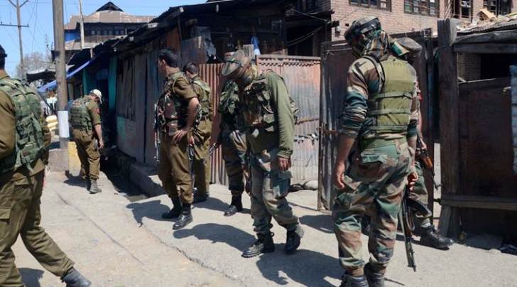 Security forces on duty in south Kashmir on Sunday. (Express photo/Shuaib Masoodi)