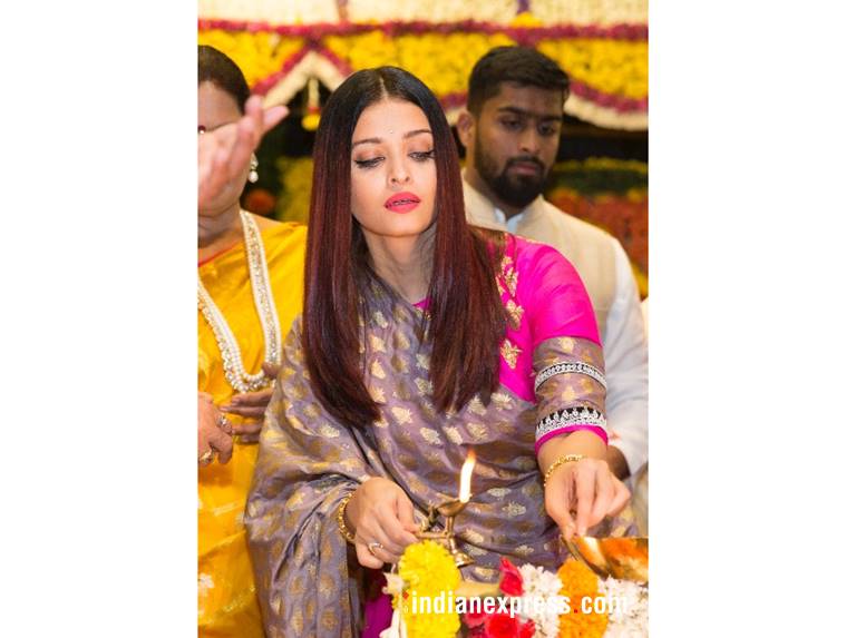 Aishwarya Rai Bachchan, Kareena Kapoor Khan, Kareena Kapoor Khan fashion, Aishwarya Rai Bachchan fashion, Kareena Kapoor Khan style, Aishwarya Rai Bachchan style, Kareena Kapoor Khan latest news, Aishwarya Rai Bachchan latest news, Kareena Kapoor Khan latest photos, Aishwarya Rai Bachchan latest photos, celeb fashion, bollywood fashion, indian express, indian express news