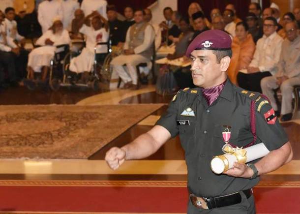 Mahendra Singh Dhoni wearing his army uniform at Rashtrapati Bhawan