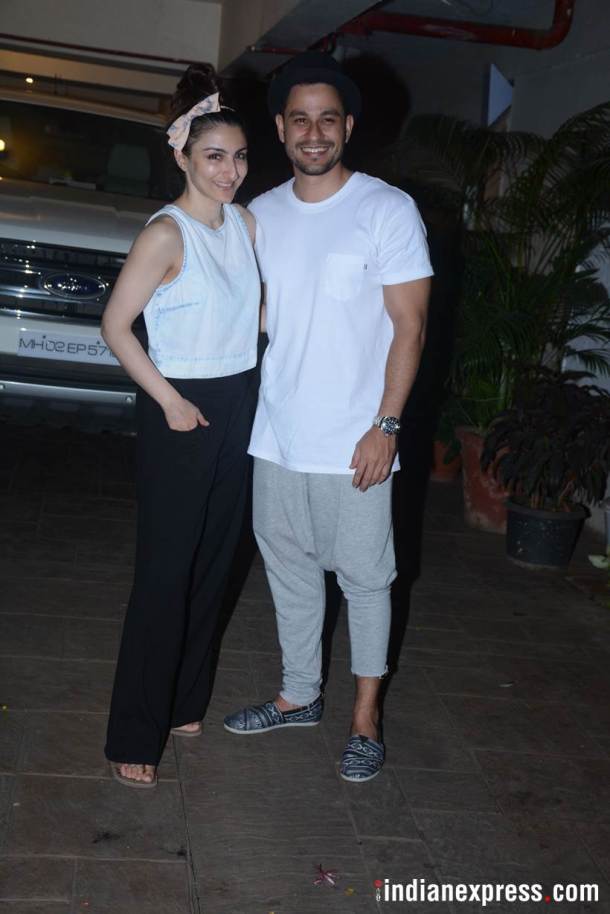 soha ali khan and kunal kemmu at kareena and saif's house