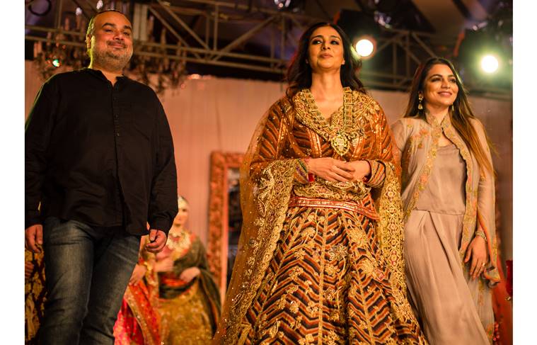 Tabu, Tabu Rimple and Harpreet Narula, Tabu ethnic outfits, Tabu fashion show, Tabu lehenga outfit, Tabu Rimple and Harpreet Narula showstopper, indian express, indian express news