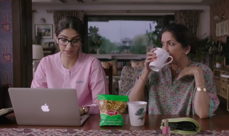 sonam kapoor and neena gupta in veere di wedding