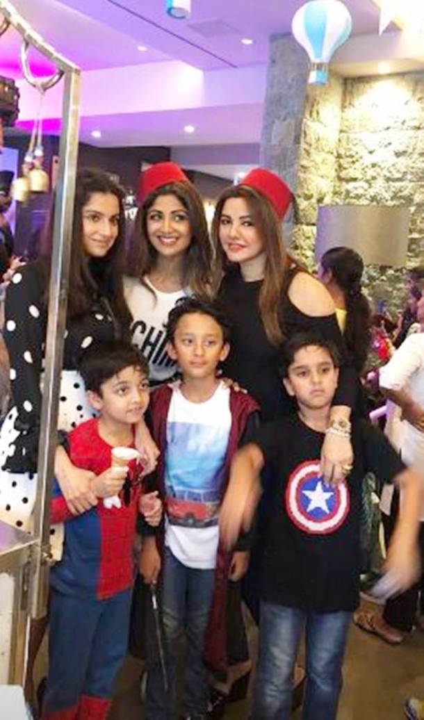 shilpa shetty with friends