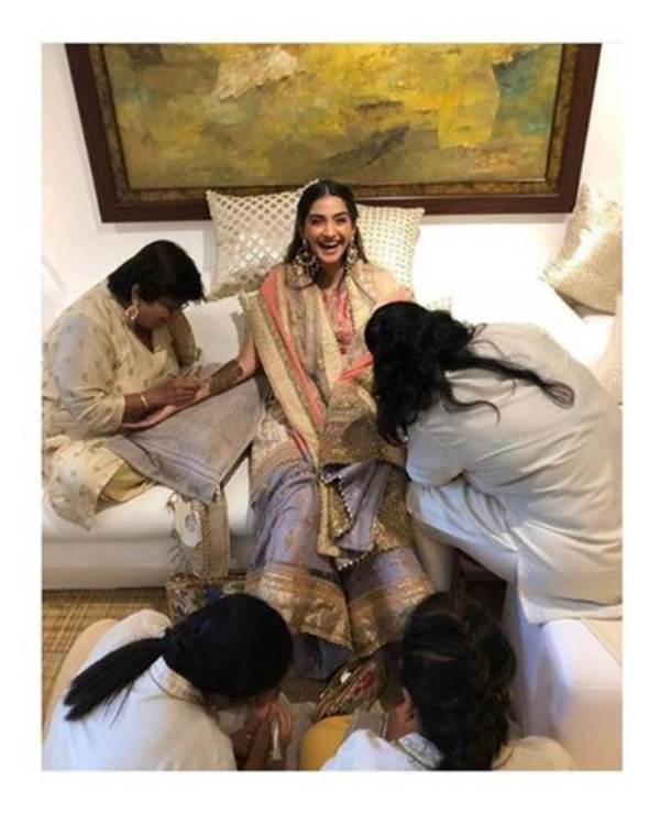 sonam kapoor on her mehendi