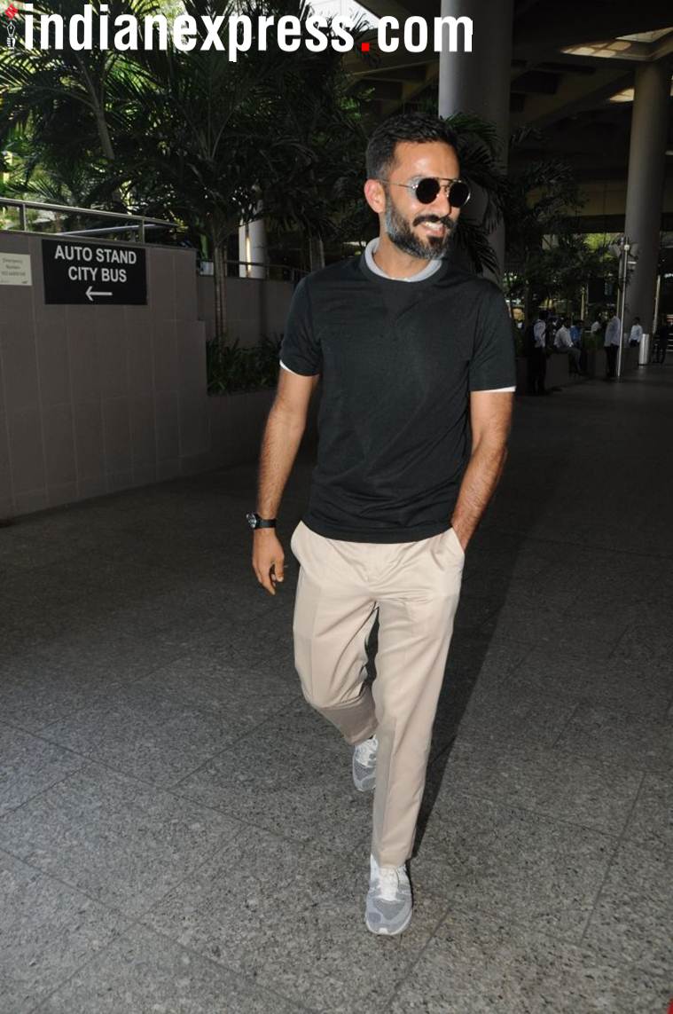anand ahuja at mumbai airport