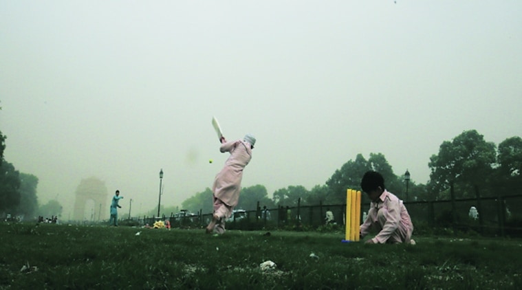 Squall, rain bring down temperature in Delhi