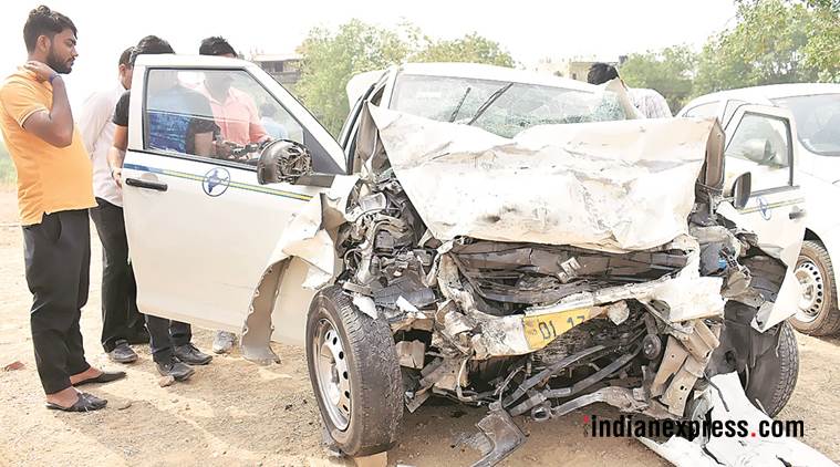 gurgaon, road accident, gold coarse road, dlf phase 1, cyber city, delhi ncr, indian express