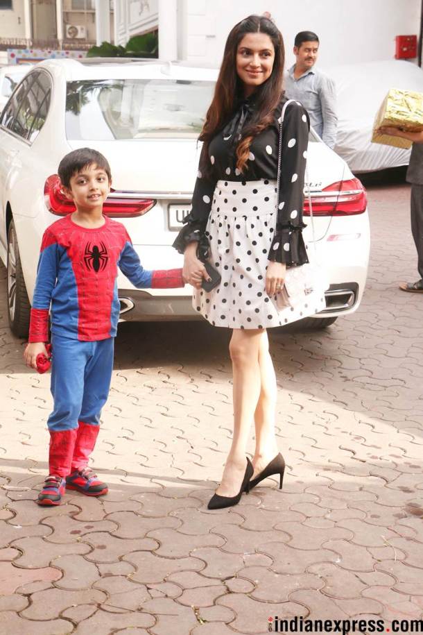 divya khosla kumar with son