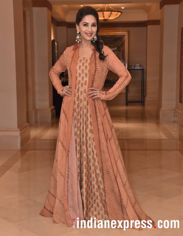 madhuri dixit, bucket list, madhuri dixit nene, madhuri dixit looks, madhuri dixit bucket list promotions, madhuri dixit style file, fashion news, lifestyle news, entertainment news