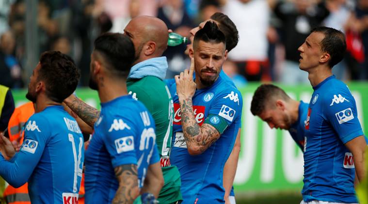 Napoli's Marek Hamsik looks dejected as Dries Mertens, Pepe Reina and team mates applaud the fans at the end of the match against Torino