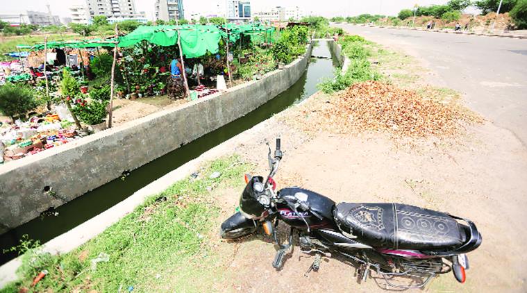 Noida: Drain where radio station employee's car fell has no barrier, no sign