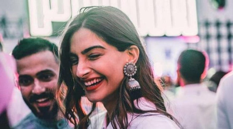 sonam kapoor anand ahuja mehendi ceremony photos
