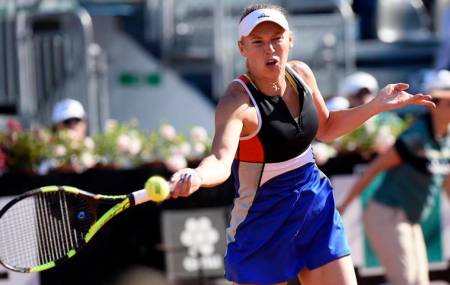 French Open 2018: Caroline Wozniacki romps into round three