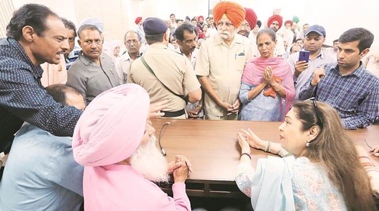 chandigarh MP Kirron Kher, kirron kher complaints, kirron kher bjp, indian express, chandigarh news
