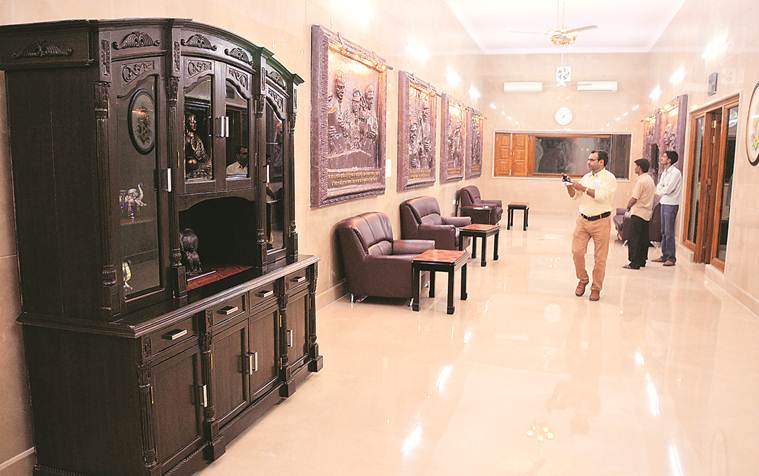 ‘Confusion’ sorted, Mayawati vacates bungalow