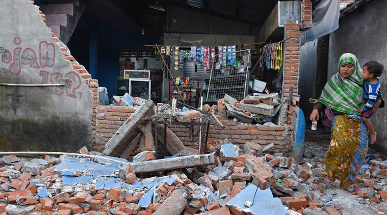 World News Wrap Powerful Earthquake Hits Indonesias Lombok Kills At