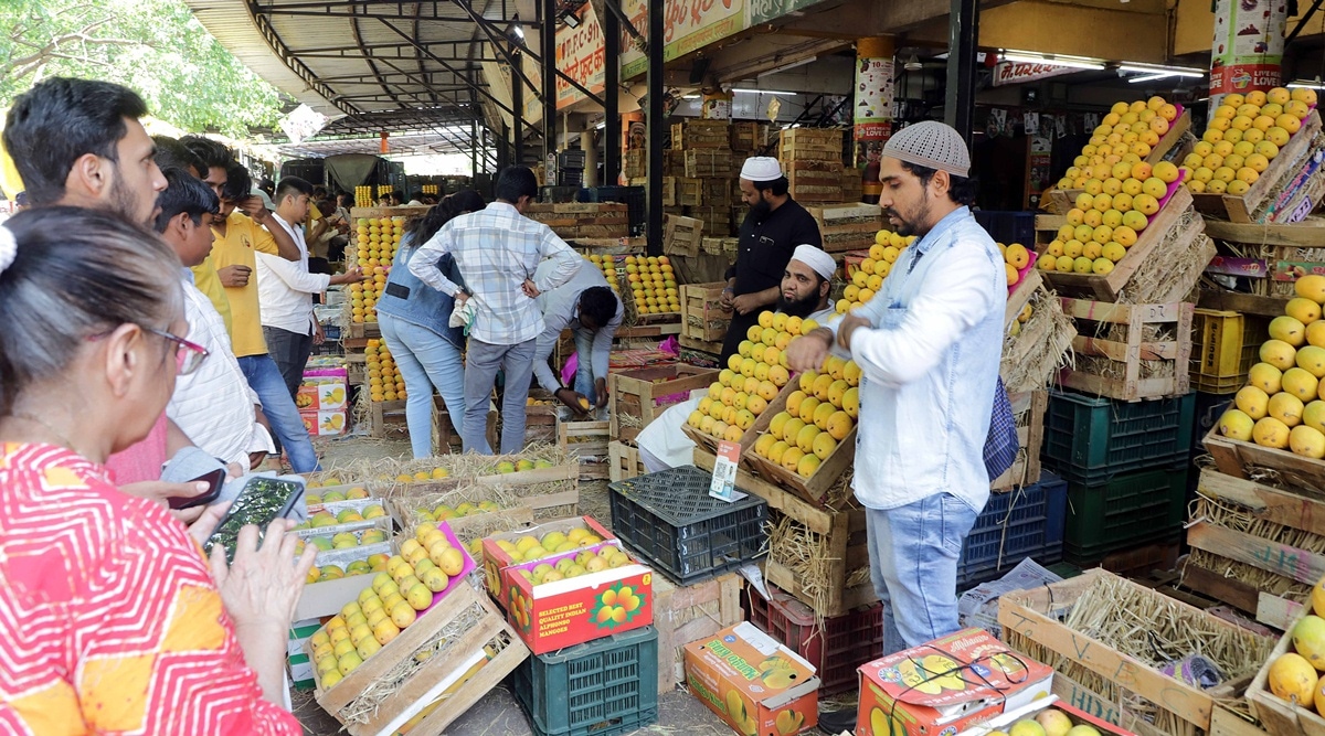 Arrivals Up Dip In Prices Likely Heres Why You Should Buy Mangoes In