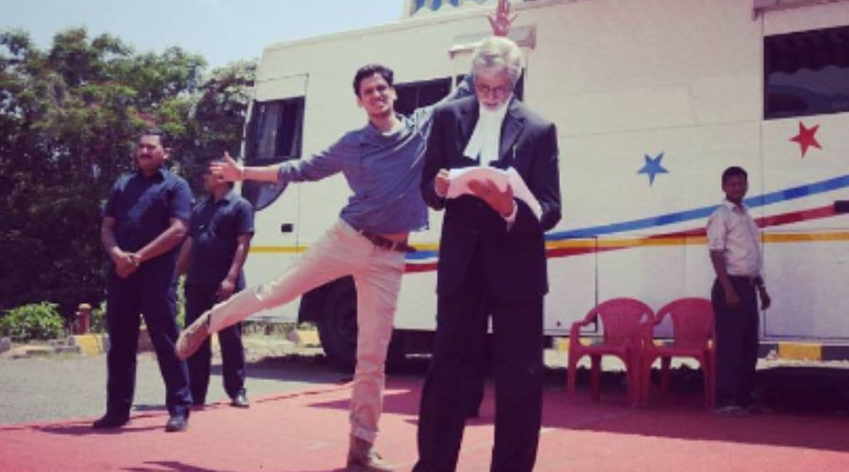 Amitabh Bachchan Takes An Hour To Individually Greet Everybody On Set