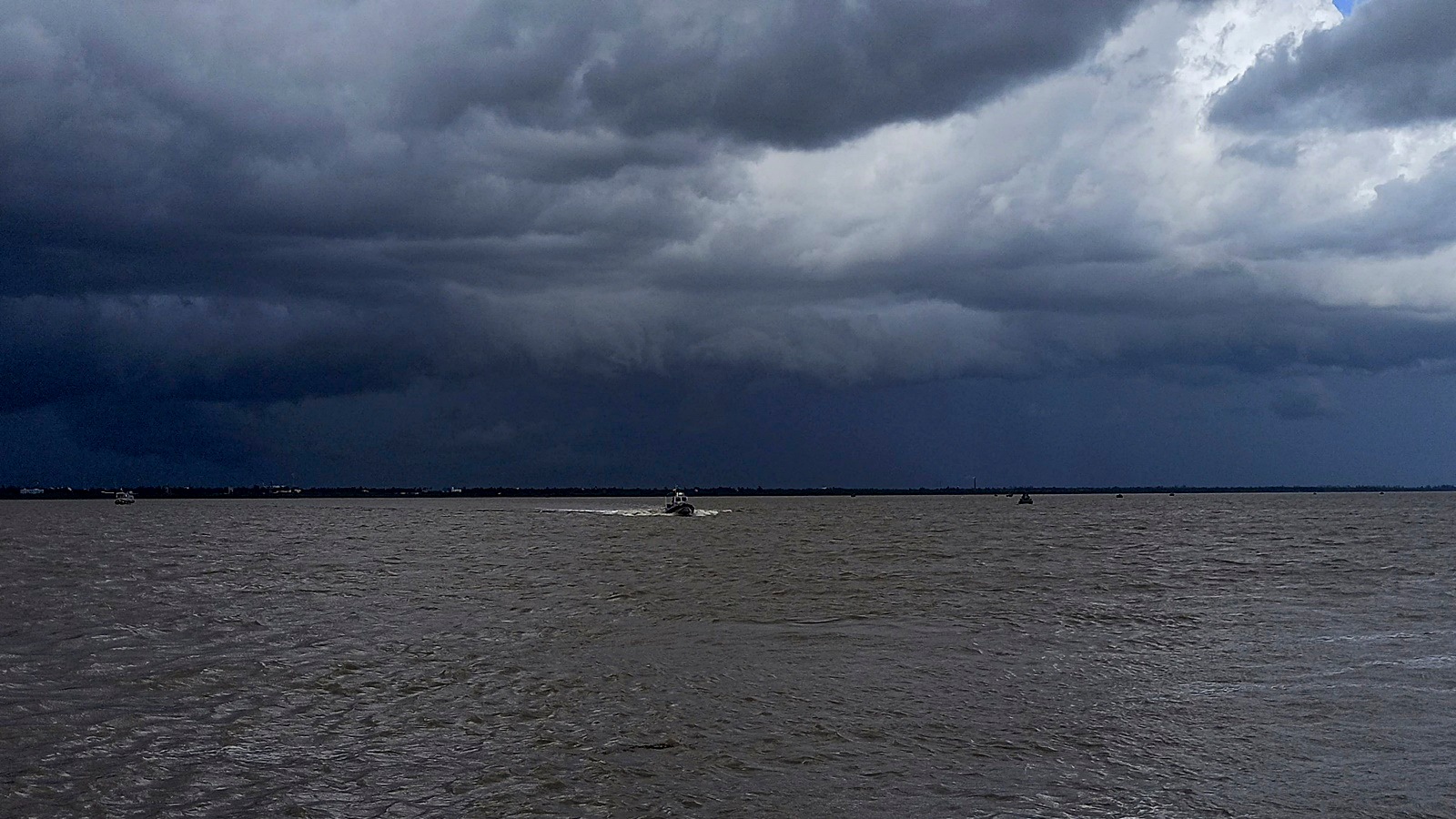 Cyclone Likely To Make Landfall In Bengal On Sunday Red Alert For