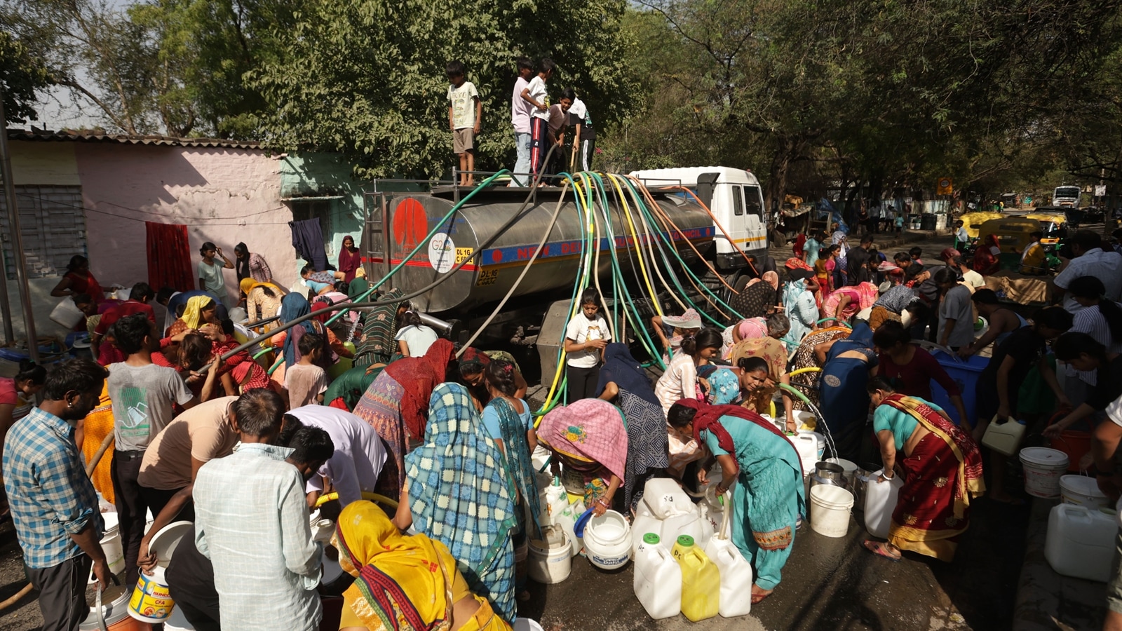 Heat Nears 50C Water Crisis Hits Delhi Govt Warns Against Wastage