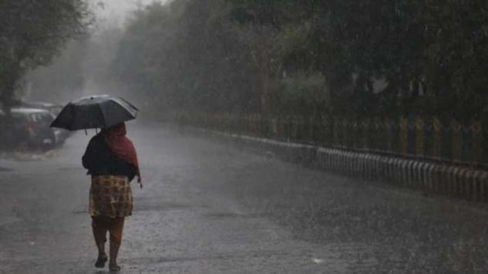 Imd Forecasts Light Rain In Mumbai Thunderstorm Yellow Alert For Thane