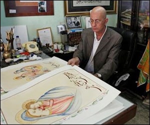 Muslim calligrapher writes Luke’s Gospel for pope
